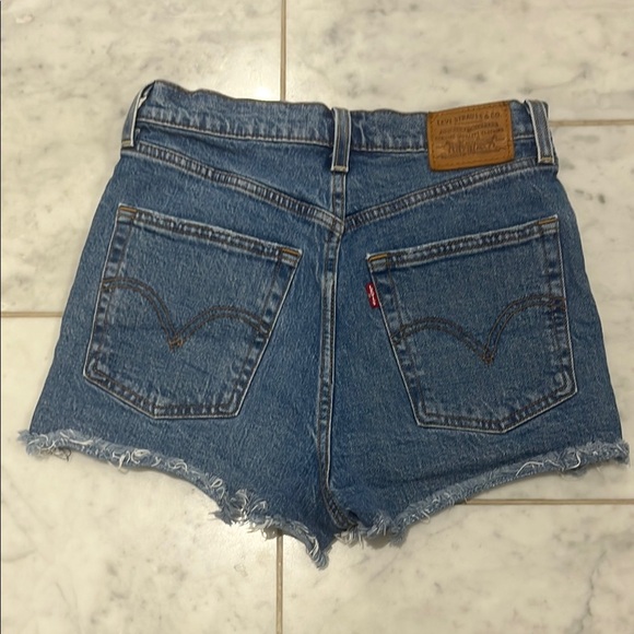 Classic Blue Denim Levi Women Shorts - Picture 2 of 4
